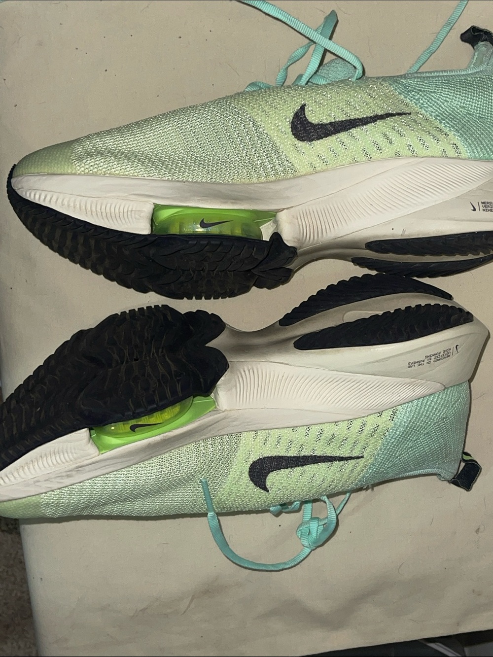 Nike Air Zoom Tempo NEXT% Flyknit sneakers in the Barely Volt/Mint Foam colorway - Picture 4 of 9